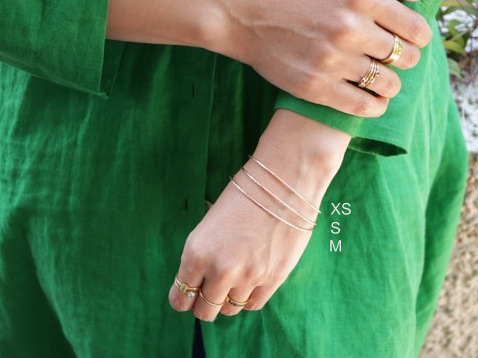 手元のお洒落を楽しめる季節到来ですね バングルの快適なサイズ選びと着け方